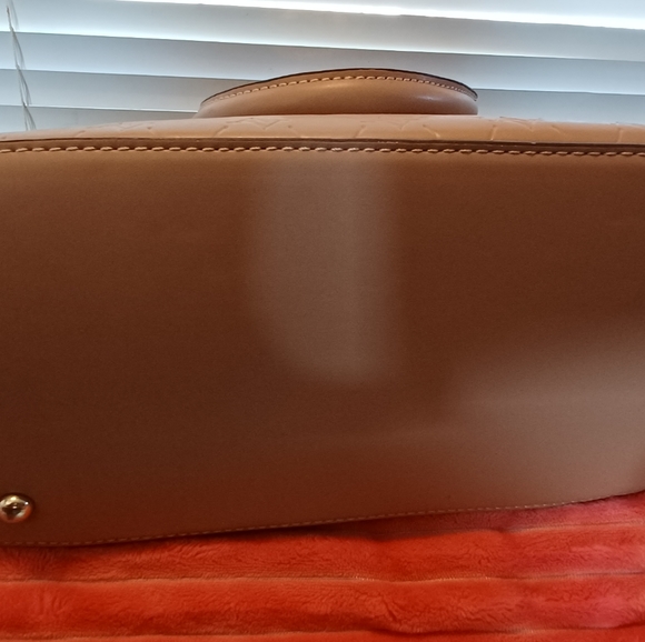 Adrienne vittadini tan color crossbody, shoulder bag. NWOT - Picture 8 of 9